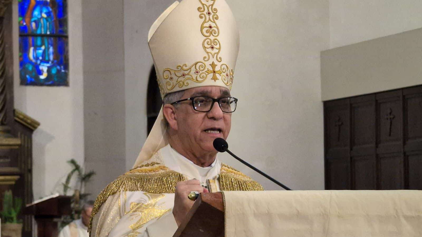 Monseñor Héctor Rodríguez durante una celebración.