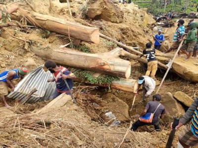 Papúa detiene la búsqueda de cuerpos después del deslizamiento de tierra