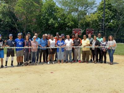 Renovación de instalaciones deportivas en Franz Sigel Park