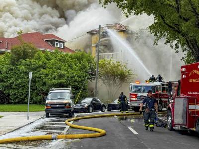 Se ha informado sobre un fuego en un complejo de viviendas en la ciudad de Miami