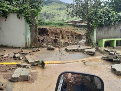 `Una mujer fallece en Constanza al derrumbarse una pared debido a las fuertes lluvias`