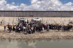 Biden allana la regularización de cientos de miles de migrantes