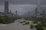 Alberto, la primera tormenta tropical atlántica de 2024, se mueve sobre el noreste de México