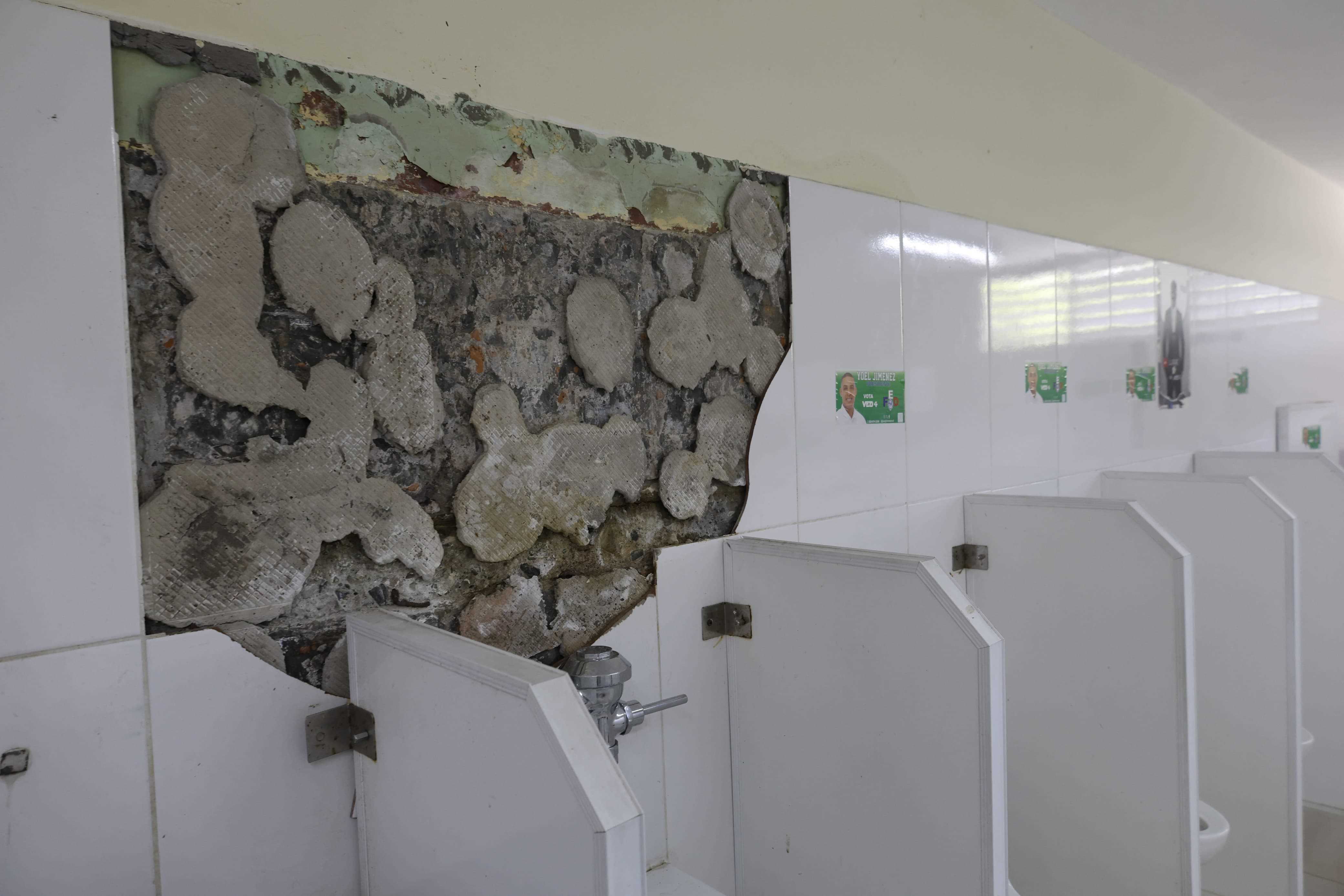 Baños de la UASD.