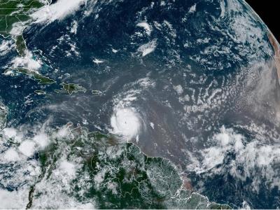 Cancelación de vuelos en Venezuela debido al huracán Beryl
