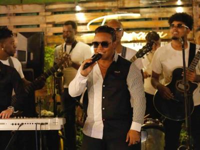 Cantante Arthur hará show por el Día de los Padres