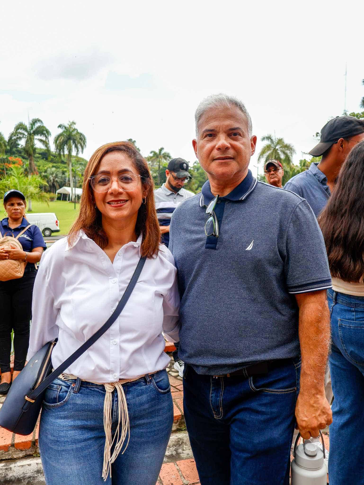 Vianela Garcia de Suarez y Loduin Suarez.