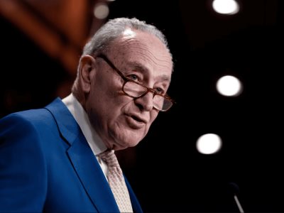 Chuck Schumer pide renuncia de Bob Menéndez