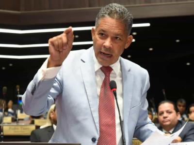 Deciden dejar fuera a Eugenio Cedeño de comisión encargada de analizar el Código Penal
