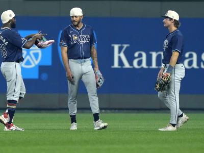 DeLuca y Lowe conectan cuadrangulares para llevar a los Rays a la victoria sobre los Reales por 10 carreras a 8