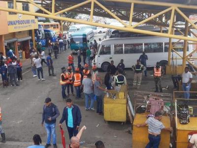 Desalojo en kilómetro 9 de la autopista Duarte para ampliar carriles