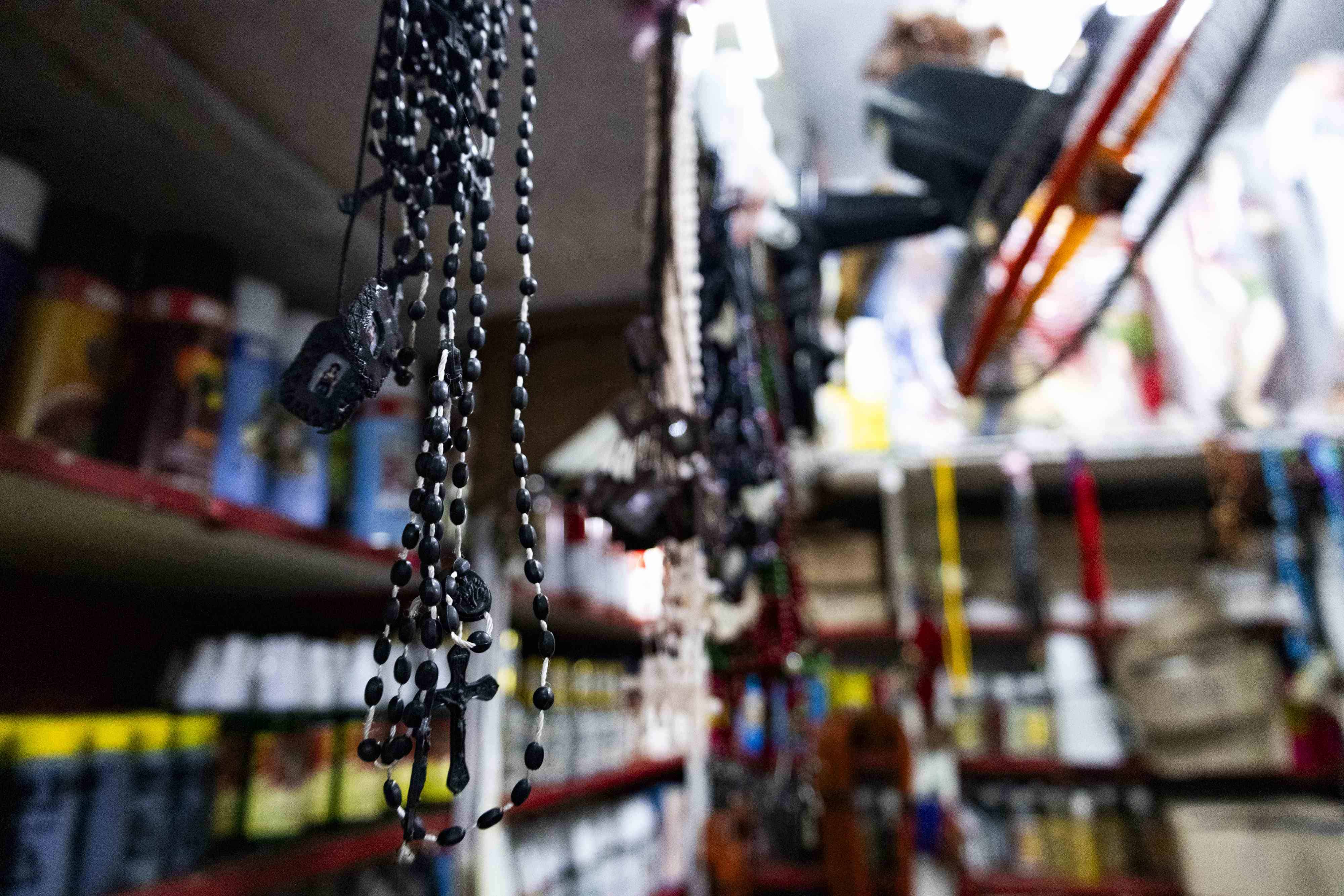 Productos supersticiosos en el mercado Modelo.