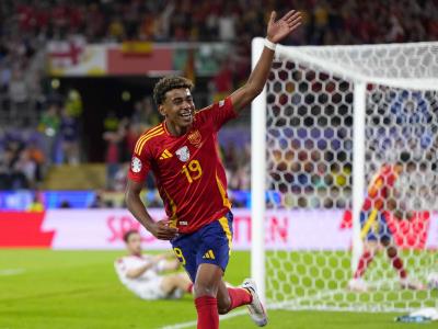 España y Alemania, dos de los mejores equipos, se enfrentan 
 España y Alemania, dos potencias futbolísticas, competirán en un emocionante duelo