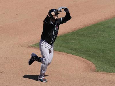 Eugenio Suárez conecta un cuadrangular, un doble y remolca cinco carreras en el triunfo de Arizona