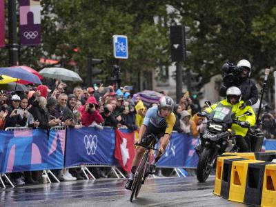 Evenepoel supera a Ganna para llevarse el oro de la contrarreloj