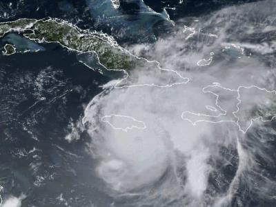 Huracán Beryl atraviesa Jamaica después de causar la muerte de al menos siete personas