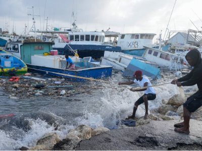 Huracán Beryl ocasiona un fallecido y daños en San Vicente