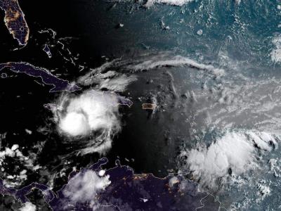 Huracán Beryl se desplaza en dirección opuesta, sin embargo, se espera la llegada de una onda tropical