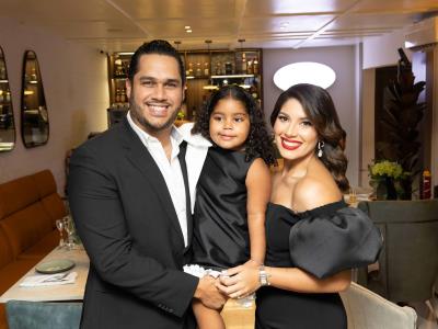 Juan Carlos Pichardo inaugura restaurante
