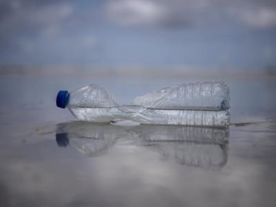 La nueva legislación de la Unión Europea sobre tapones en envases de plástico ha sido implementada
