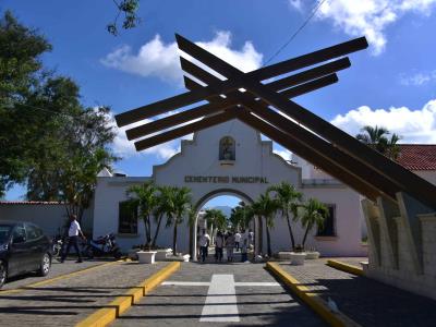 Llaman a rescatar tumbas del cementerio 30 de Marzo