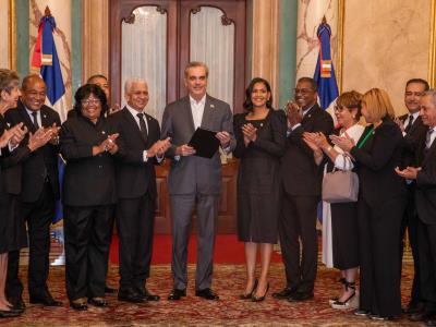 Luis Abinader recibe acreditación como presidente electo