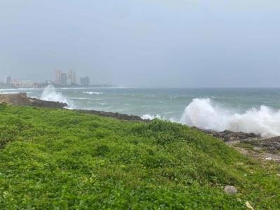 Medidas de prevención de las alcaldías por la llegada del huracán Beryl: cierre del Malecón y la avenida España
