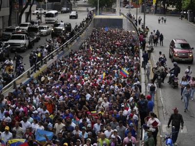 Opositores de Venezuela piden recuento de votos