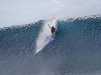 París 2024 Tubos gigantes y oleaje constante en competición de surf