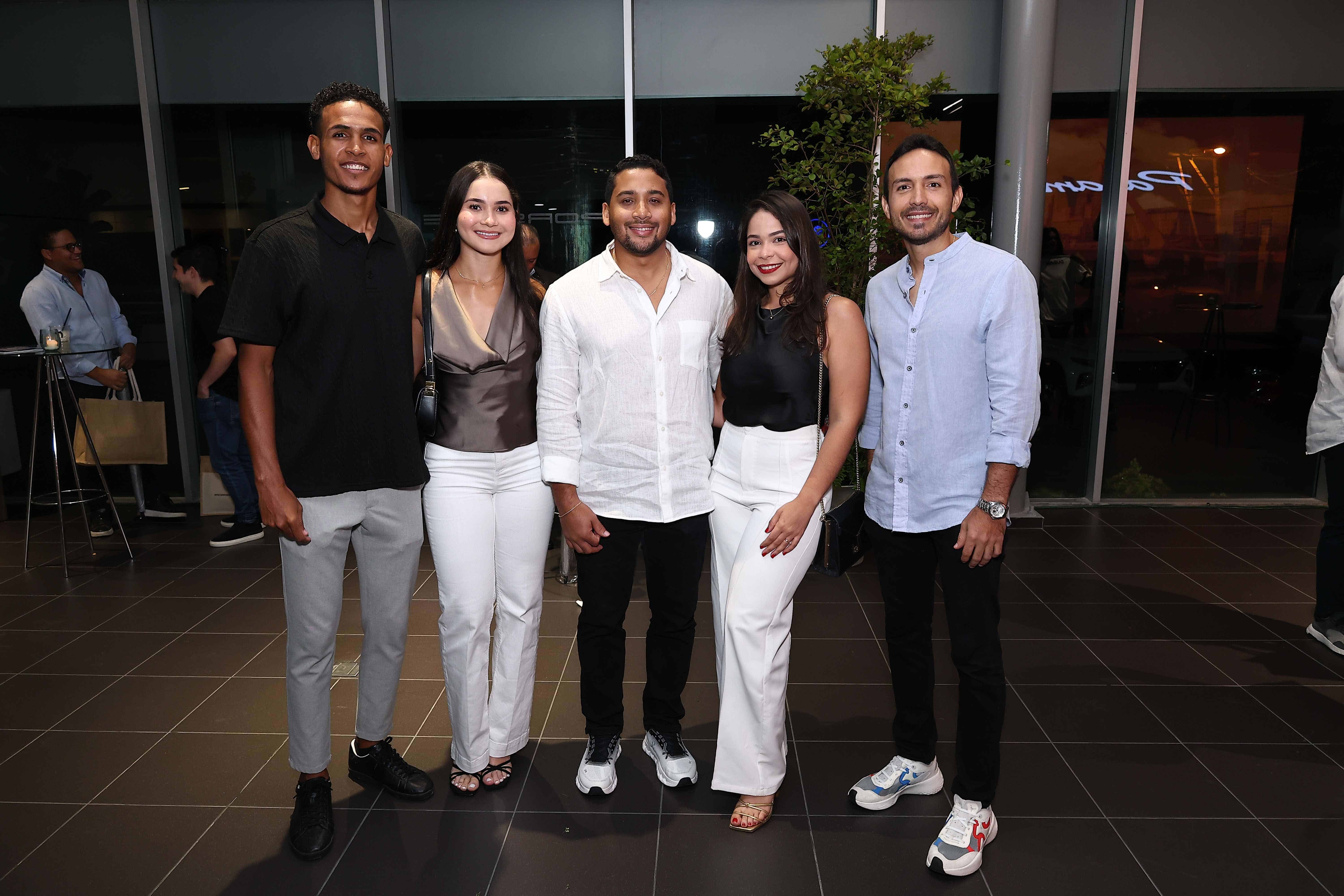 Pedro Olivares, Lia Espinal , Andrés Holguin, Paloma Díaz y Juan Peralta.