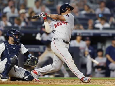 Rafael Devers logró un total de dos cuadrangulares durante la victoria sobre Yanquis