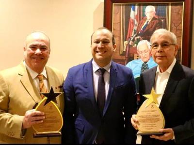 Reconocimiento de Danilo Medina y Charles Mariotti por parte de la Juventud del PLD