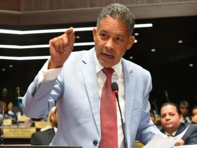 Reintegran a Eugenio Cedeño a la comisión que estudia el Código Penal