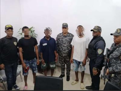 Se entregan tres de los hombres que atracaron joven en Haina