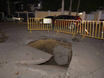 Se produce un socavón en la urbanización La Castellana