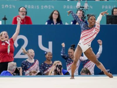 Simone Biles y EEUU se redimen con oro olímpico en París 2024