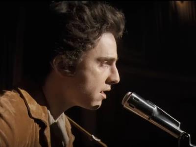 Timothée Chalamet se transforma en Bob Dylan en "A Complete Unknown"