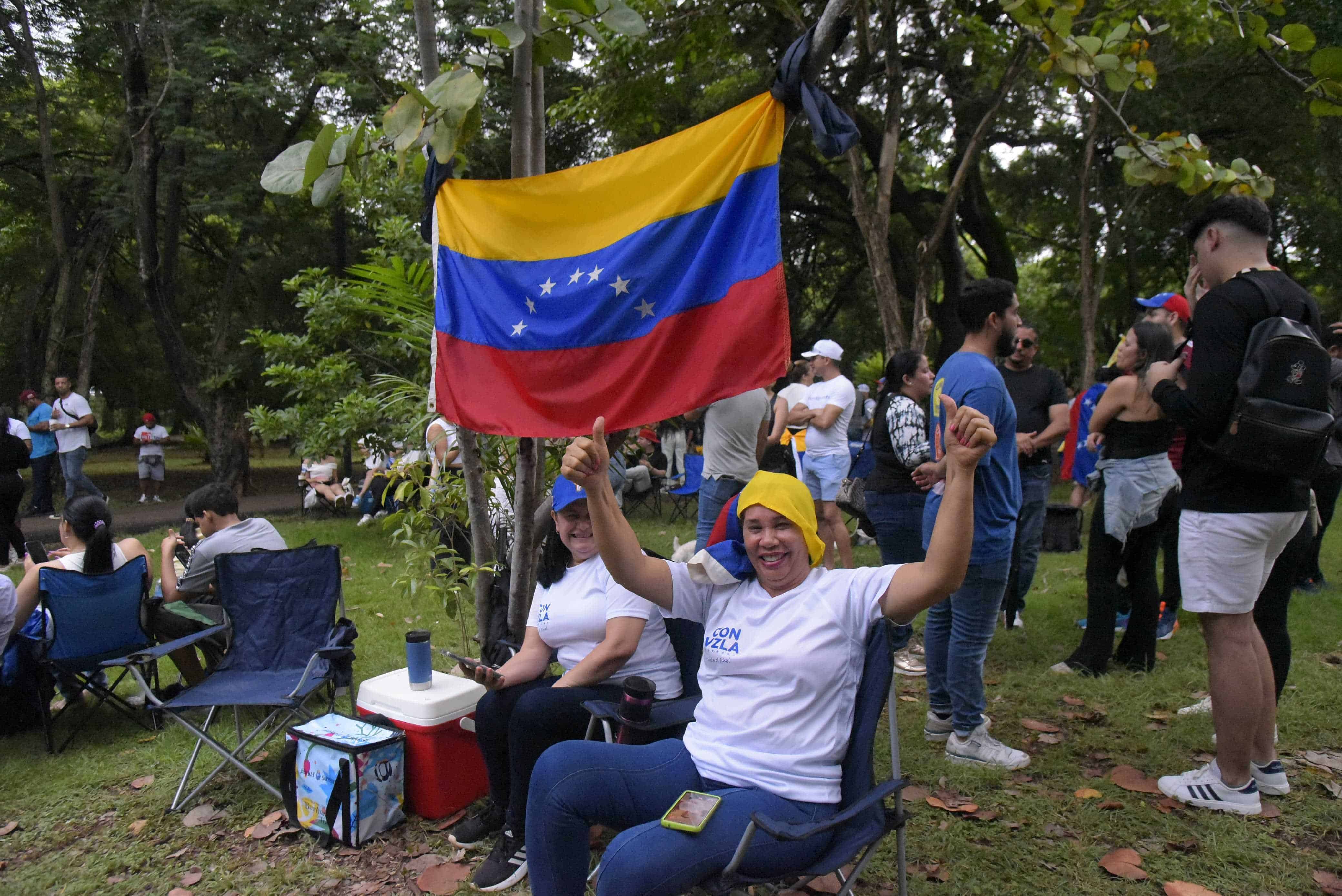 Concentración de venezolanos en el Mirador Sur por motivo de las elecciones en Venezuela.