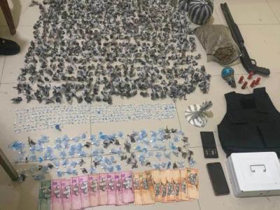 Apresan jóvenes con presunta drogas y armas en El Seibo