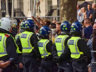 Apuñalamiento en centro recreativo: Protestas en Inglaterra