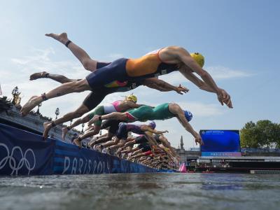 Bélgica se baja del triatlón: competidora nadó en el Sena se enfermó