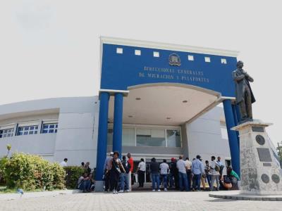 Corrigen falla eléctrica que afectó Dirección General de Pasaportes