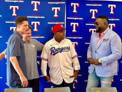 David Ortiz Jr. firma con los Vigilantes de Texas