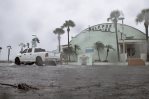 Debby se convierte en huracán categoría 1 en su camino hacia Florida