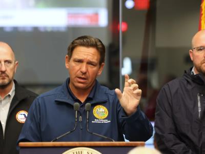 El gobernador de Florida advierte sobre inundaciones por Debby