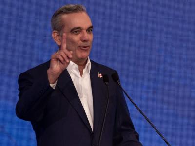 Encuesta en WhatsApp: Abinader consulta a la población sobre reformas
