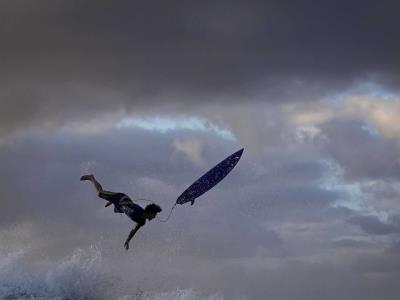 Finales de surf en Juegos Olímpicos pospuestas en Tahití