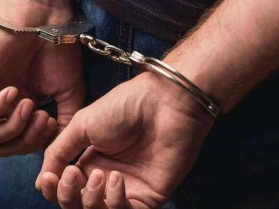 Incautación de tarjetas de crédito y arma en Verón