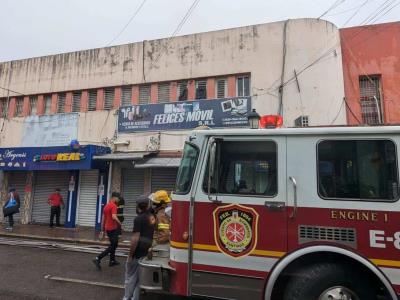 Incendio afecta el mercado modelo de Santiago