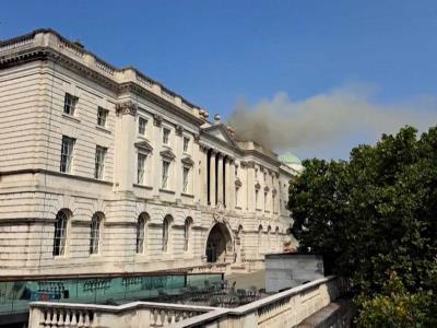 Incendio en somerset house: lucha de bomberos en Londres
